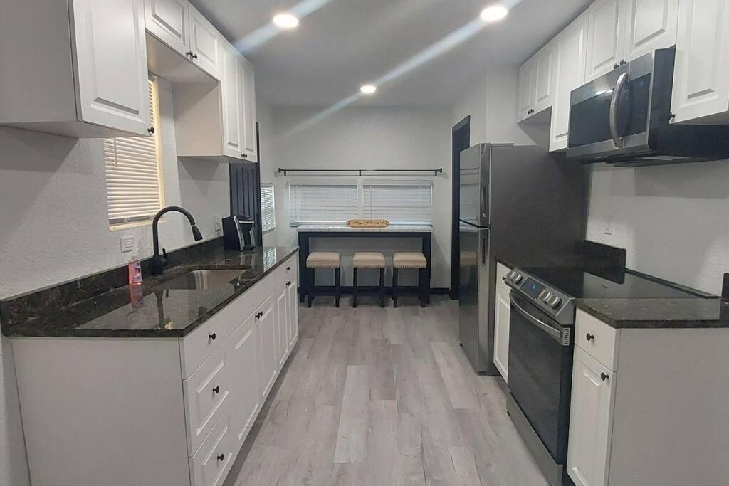 Bungalow Overlooking Lake Dora! 타바레스 외부 사진